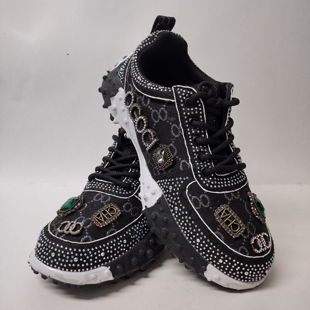 - NEW TAXI - WOMAN'S SNEAKERS  SHOES SIZE: 7